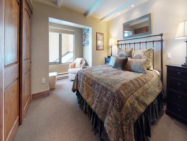 Two Bedroom Vail Ski Vacation Condo 150 Yards to the Gondola