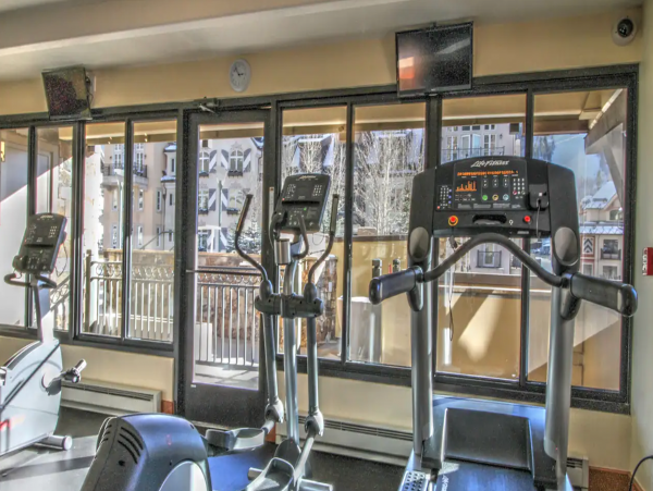 Two Bedroom Vail Ski Vacation Condo 150 Yards to the Gondola