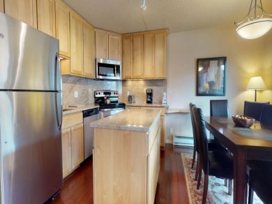 Vail Mountain View Two Bedroom Condo Walk to Lift