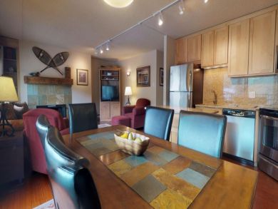 Vail Mountain View Two Bedroom Condo Walk to Lift