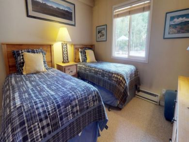 Vail Mountain View Two Bedroom Condo Walk to Lift