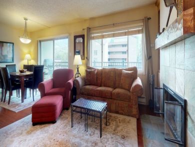Vail Mountain View Two Bedroom Condo Walk to Lift