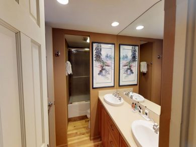 Vail condo rental close to Gondola