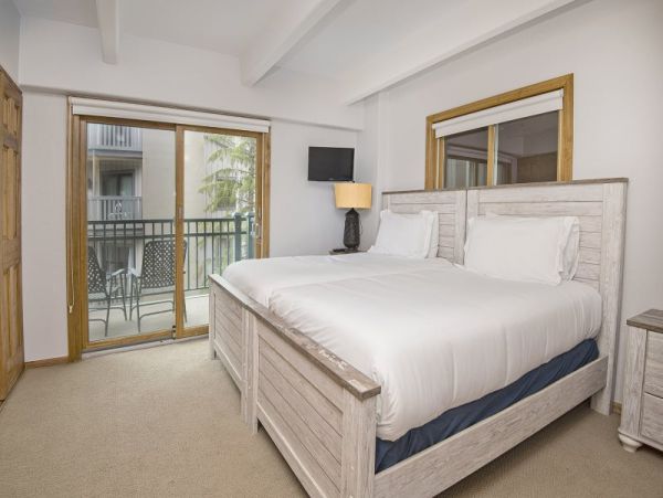 Two Bedroom Condo in Lionshead Village Walk to Lift