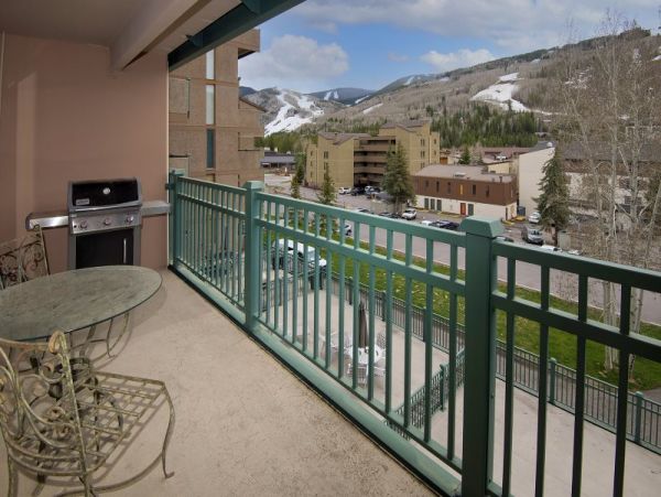 Two Bedroom Condo in Lionshead Village Walk to Lift