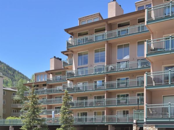 Two Bedroom Condo in Lionshead Village Walk to Lift