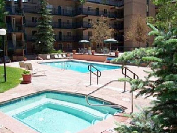 Two Bedroom Condo in Lionshead Village Walk to Lift