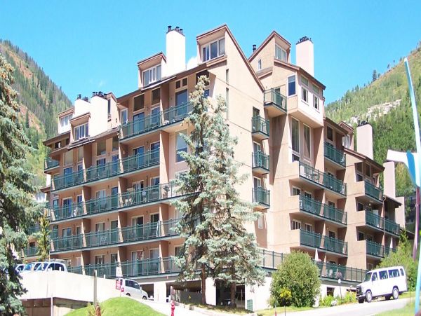 Two Bedroom Condo in Lionshead Village Walk to Lift