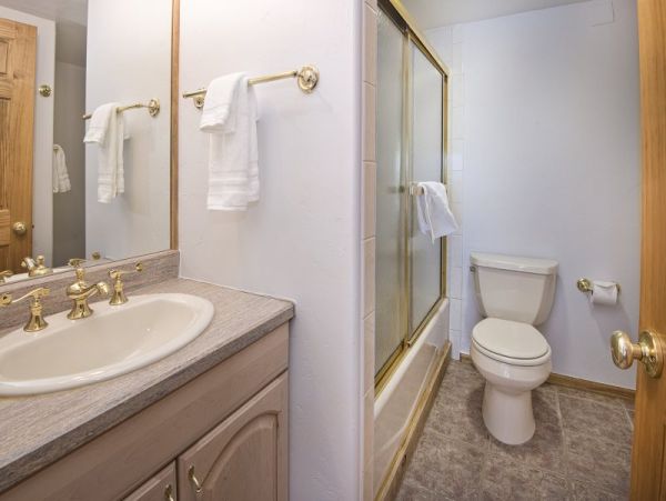 Two Bedroom Condo in Lionshead Village Walk to Lift