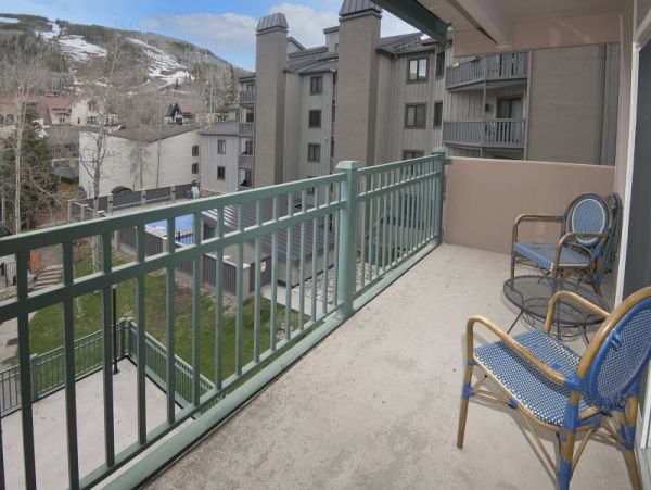 Two Bedroom Condo in Lionshead Village Walk to Lift