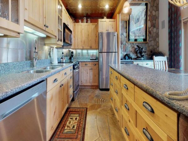 Amazing Four Bedroom Plus Loft Lionshead Ski Condo Sleeps 10