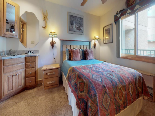 Amazing Four Bedroom Plus Loft Lionshead Ski Condo Sleeps 10