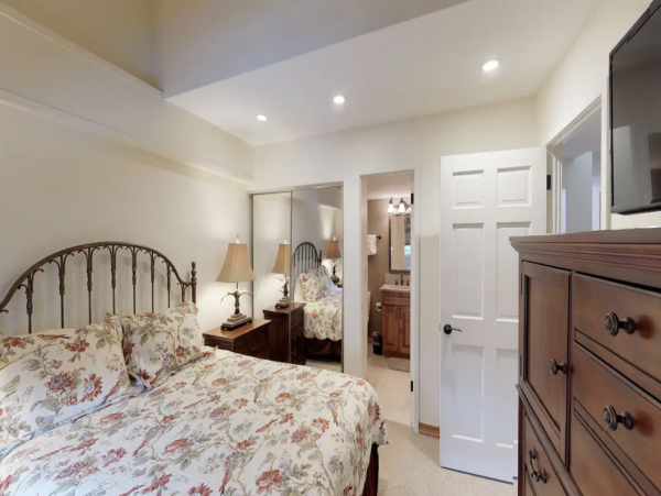Beautiful Lionshead Vail Condo Pool Hot Tub Walk to Lift
