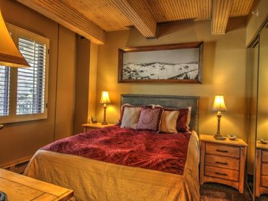 Lovely 2 Bedroom Lionshead Vacation Condo Plush Interior Lovely 2 Bedroom Lionshead Vacation Condo Plush Interior