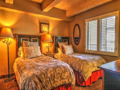 Lovely 2 Bedroom Lionshead Vacation Condo Plush Interior Lovely 2 Bedroom Lionshead Vacation Condo Plush Interior
