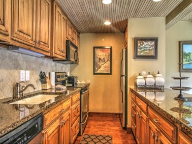 Lovely 2 Bedroom Lionshead Vacation Condo Plush Interior Lovely 2 Bedroom Lionshead Vacation Condo Plush Interior