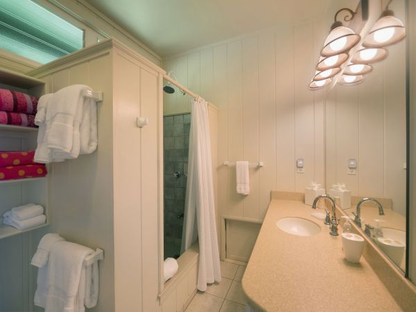 Beautiful Beachfront Home in Hanalei Ocean Views Sleeps 4