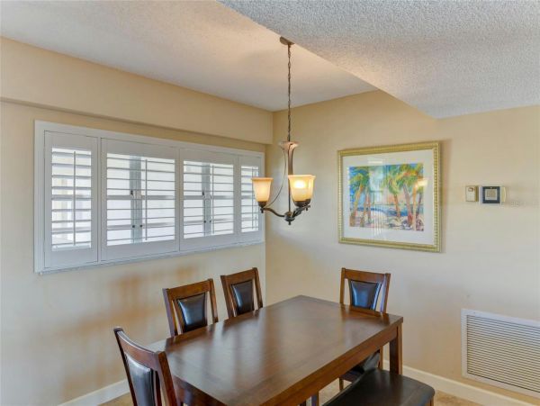 Longboat Key Beautiful 2 Bedroom Bay Front Condo