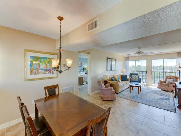 Longboat Key Beautiful 2 Bedroom Bay Front Condo