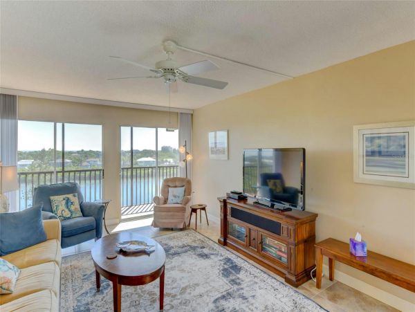 Longboat Key Beautiful 2 Bedroom Bay Front Condo