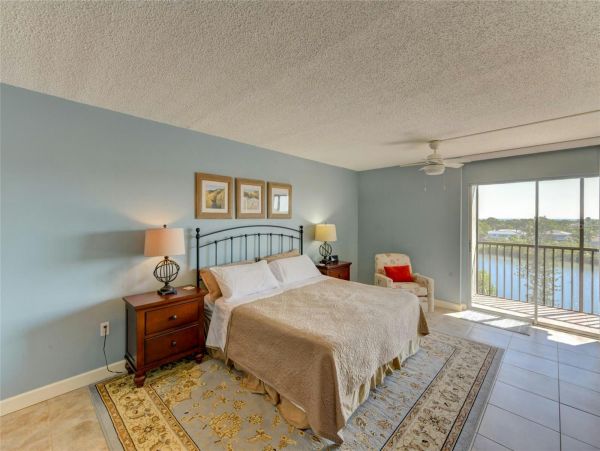 Longboat Key Beautiful 2 Bedroom Bay Front Condo