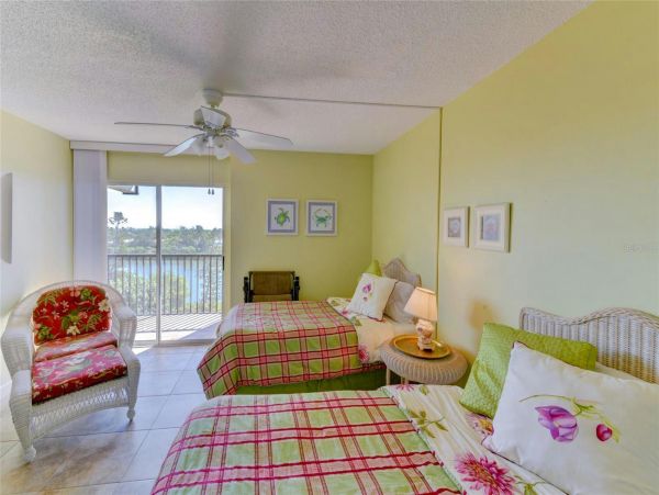 Longboat Key Beautiful 2 Bedroom Bay Front Condo