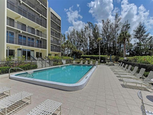 Longboat Key Beautiful 2 Bedroom Bay Front Condo