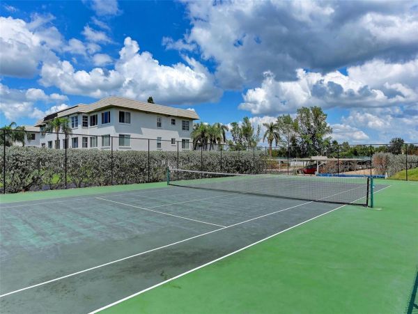 Longboat Key Beautiful 2 Bedroom Bay Front Condo