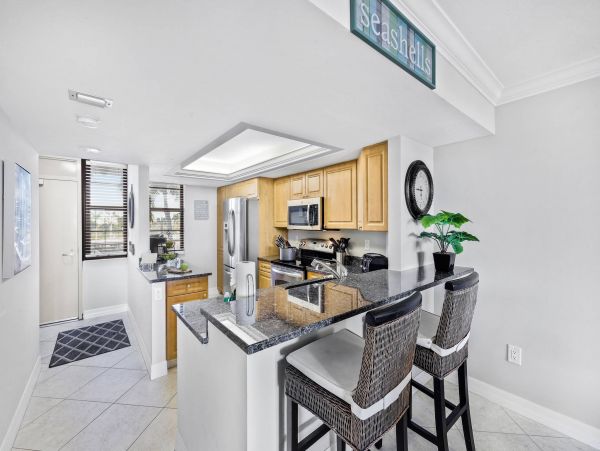 Marco Island Charming 2 Bedroom Vacation Condo