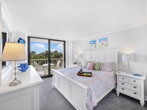 Marco Island Charming 2 Bedroom Vacation Condo
