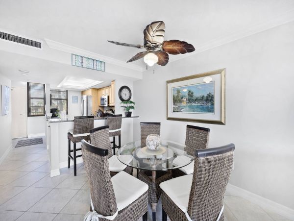 Marco Island Charming 2 Bedroom Vacation Condo