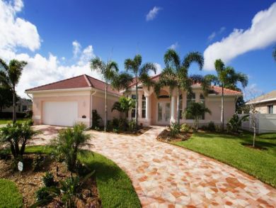 Beautiful 4 bedroom canal front home - Cape Coral