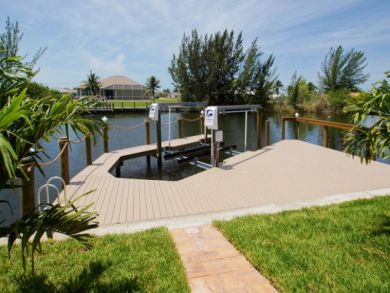 Beautiful 4 bedroom canal front home - Cape Coral