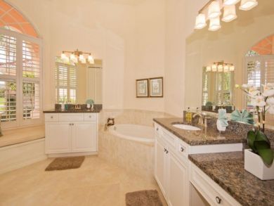 Beautiful 4 bedroom canal front home - Cape Coral
