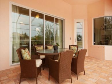 Beautiful 4 bedroom canal front home - Cape Coral