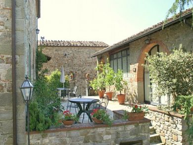 2 bedroom apartment in Tuscany