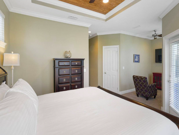 Five Bedroom Vacation Rental in Frangista Beach