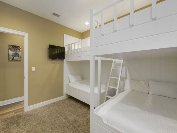 Five Bedroom Vacation Rental in Frangista Beach