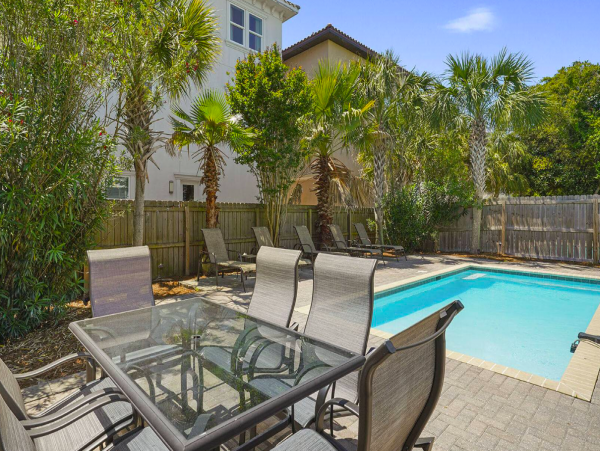 Five Bedroom Vacation Rental in Frangista Beach