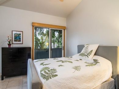 Four Bedroom Villa Sleeps 8 with Full Ocean View.