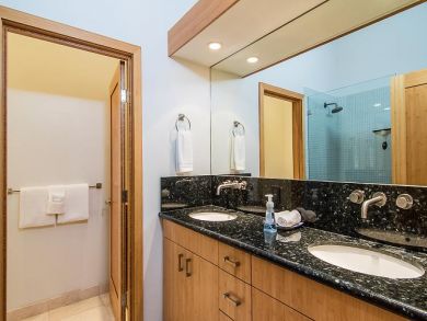 Four Bedroom Villa Sleeps 8 with Full Ocean View.