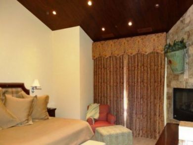 One Bedroom 1.5 Bathroom Vacation Ski Condo