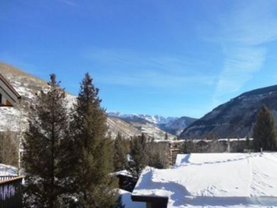 One Bedroom 1.5 Bathroom Vacation Ski Condo