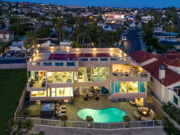 La Jolla Oceanfront Home: Pool, Hot Tub & Rooftop Tennis