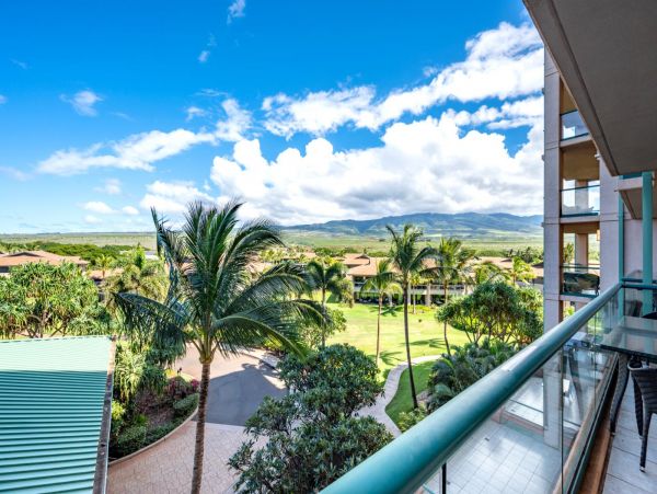 Stunning Mountain View From this Magnificent Mountain View Maui Retreat