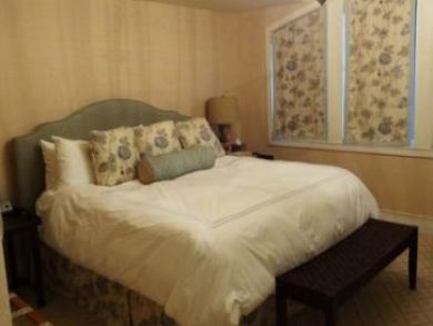 Luxury Vail Three Bedroom Upscale Condo Mountain View Deck