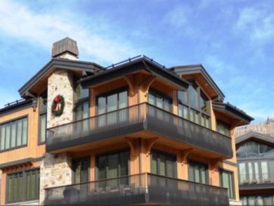 Luxury Vail Three Bedroom Upscale Condo Mountain View Deck