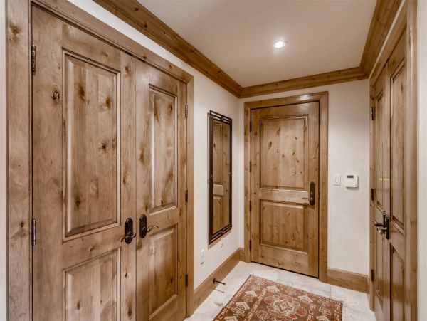 Vail Vacation Condo Sleeps Ten Guests Walk to Lift