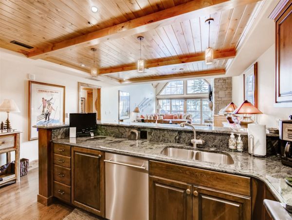 Vail Vacation Condo Sleeps Ten Guests Walk to Lift