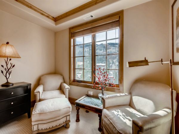 Vail Vacation Condo Sleeps Ten Guests Walk to Lift